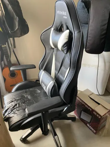 Doação Cadeira gamer (assento precisa de restauração)