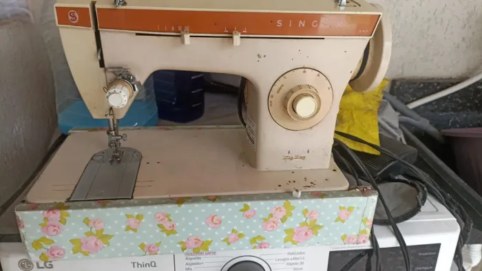 Máquina de costura + máquina overloque