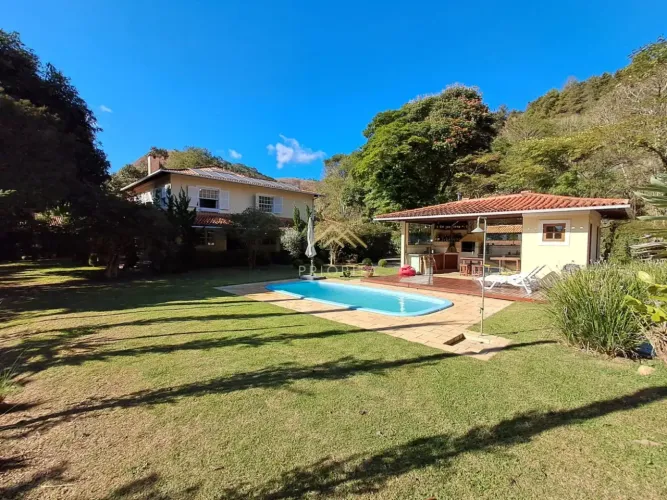 Belíssima Casa no Vale do Cuiabá, Itaipava. 2000m², piscina, Pomar, área gourmet. Porteira
