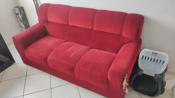 Sofá de 3 lugares vermelho 