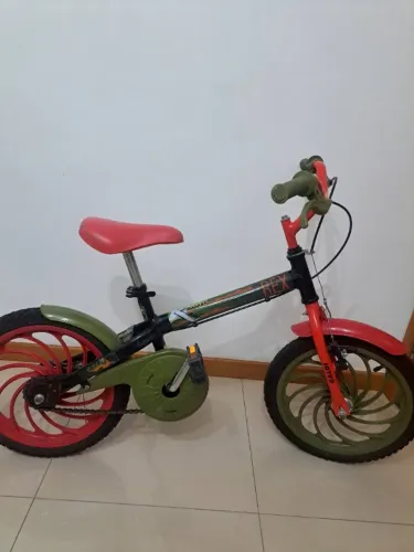Bicicleta calor aro 16 menino usada(sem rodinhas)