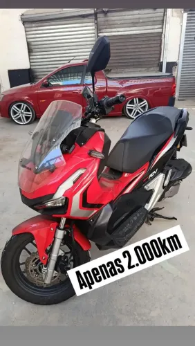 Honda ADV 150 c/ apenas 2.000km