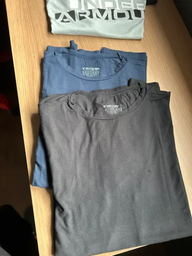 Duas blusas Insider M