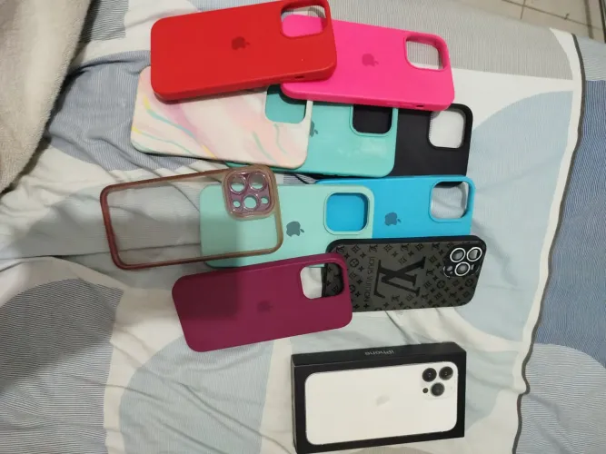 Vendo capinhas e caixa original do iPhone 13 pro max 