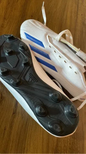 Chuteira Adidas 37