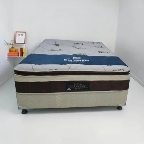 Cama casal - com box pés acompanha