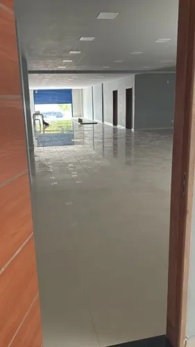 Aluga se um ponto comercial de 250 m2 no Centro de Castanhal. Tratar *38