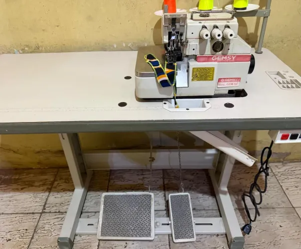 Vendo máquina de costura Overlock
