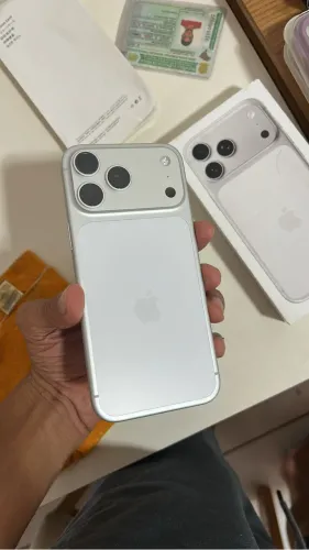iPhone 17 pro Max 256 1 mês de uso