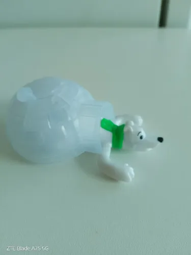 Kinder maxi surpresa Ferrero Urso polar com iglu e coruja importado da Espanha