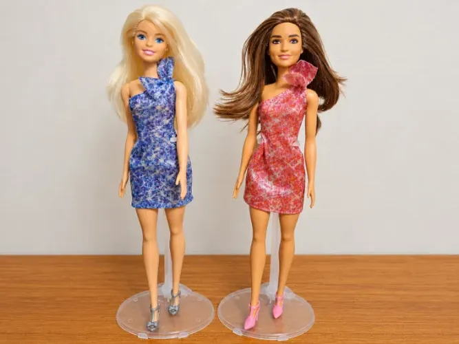 Lote dupla Barbie Glitz Glitter Mattel, loira e morena, vestidos de brilho com laço