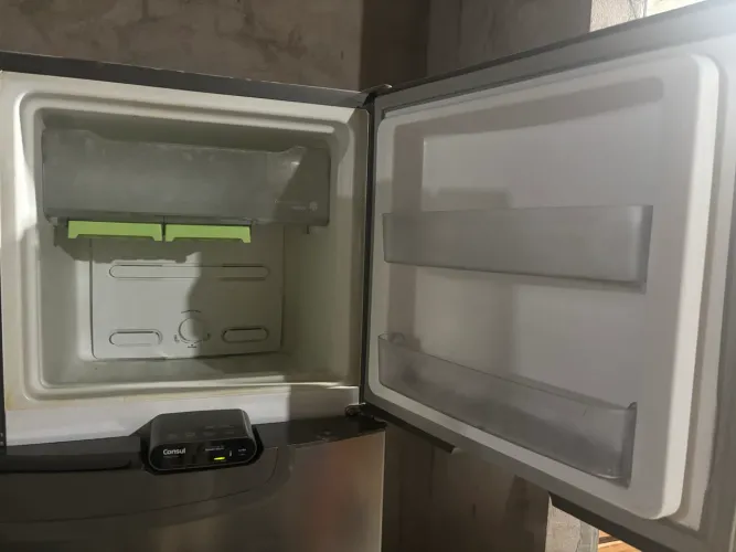 VENDE-SE GELADEIRA EM ÓTIMO ESTADO