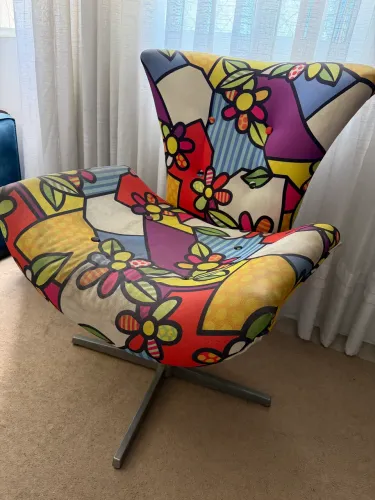 Poltrona de sala giratória 