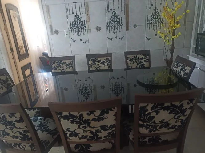 Vendo mesa para sala de jantar vidro temperado grosso cadeira resistente p 300 kilos de ma