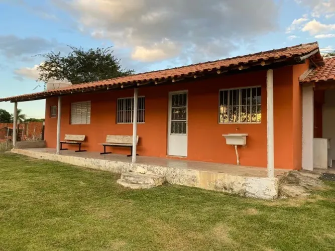 Linda Casa com 1 quarto no bairro da Figueira - Angatuba