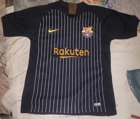 Camisa do Barcelona Listrada Preta Rakuten
