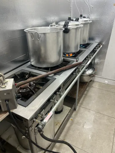 Móveis e refrigeradores para restaurante.
