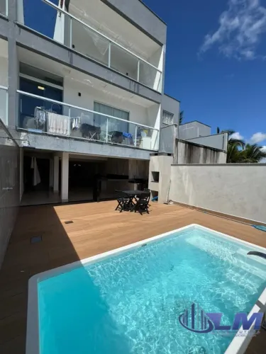 Casa Triplex de Luxo para Locação Anual em Guarapari-ES, Bairro Perocão: 3 Quartos, 2 Suít