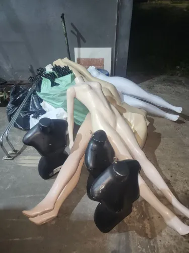 Maniquins acessórios e cabides p/loja
