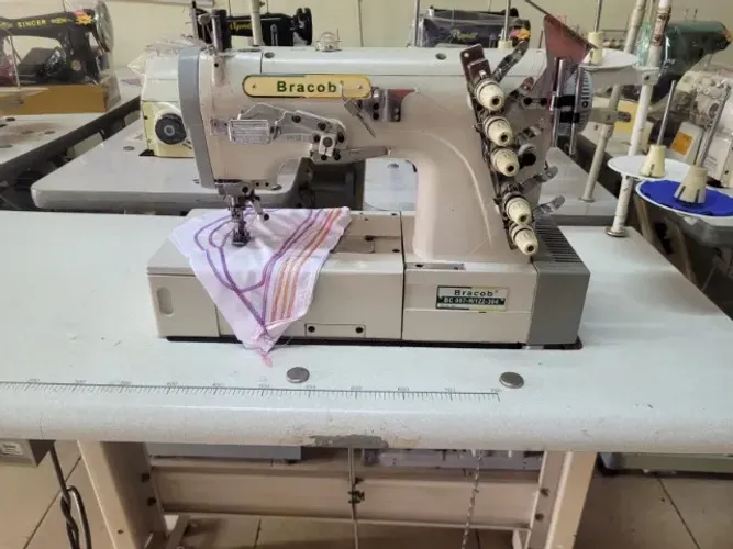 Maquina de costura Galoneira