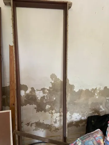 porta de banho 60cm por 2,10 muito forte , robusta e pesada. marco de 14 incluso.