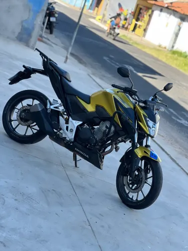 Moto muito nova