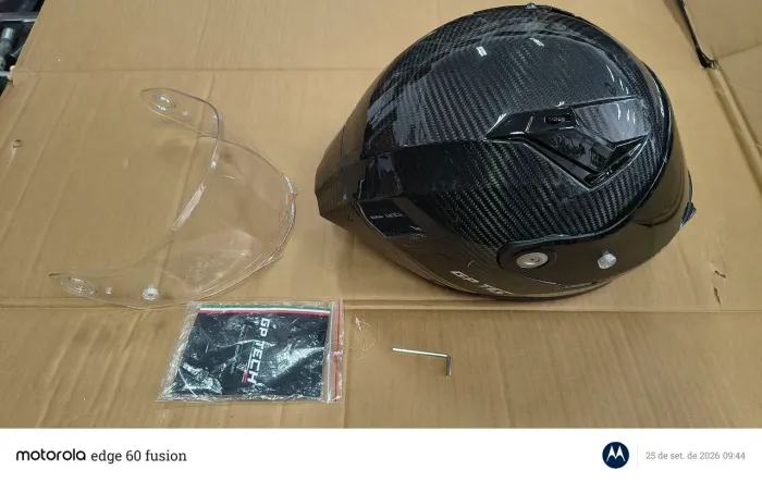 Capacete 58 GP tech seminovo fibra de carbono top