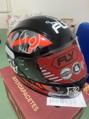 Capacete FLY novo sem uso