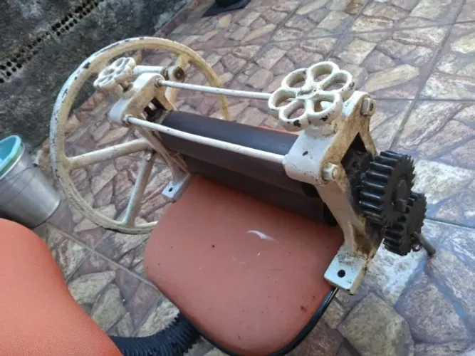 CILINDRO MANUAL ANTIGO PARA MASSAS