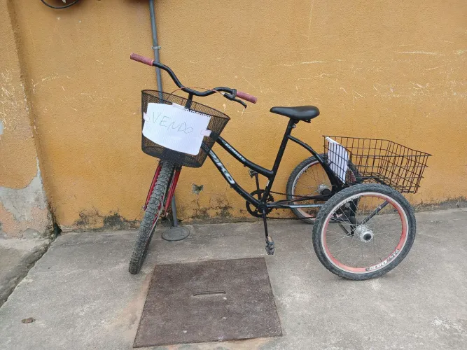 Triciclo a venda