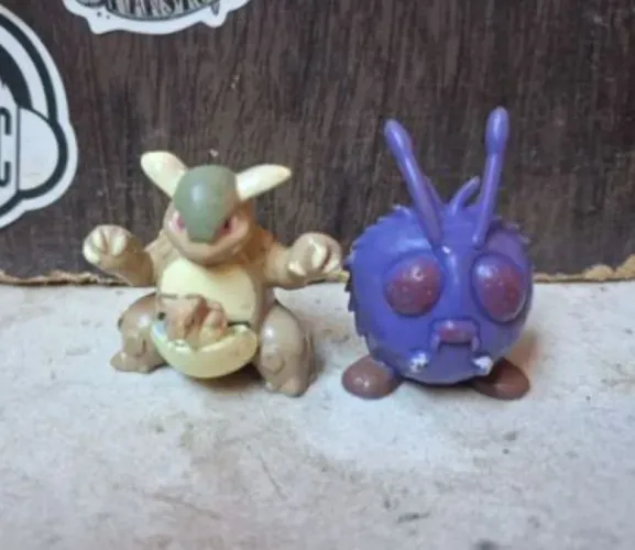 miniatura kangaskhan e venonat tomy