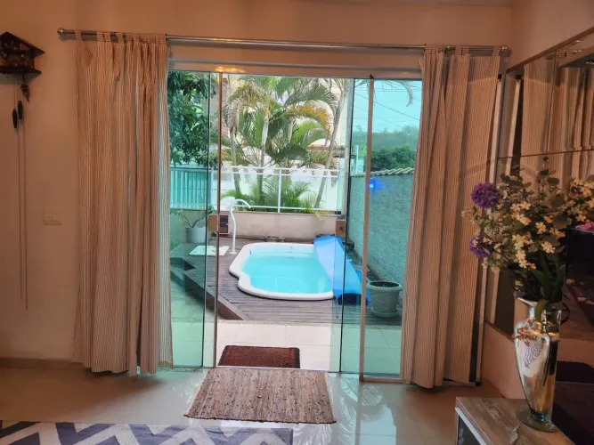 Sensacional Casa Duplex 2 Qtos c/ piscina em Arsenal - Júlia Deberg 