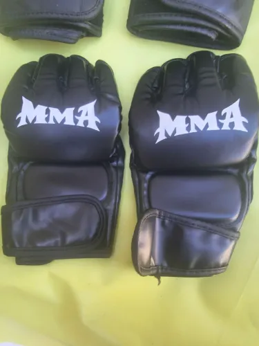 Luva de MMA