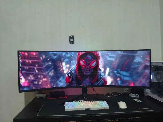 Monitor 49 polegadas SEMI NOVO