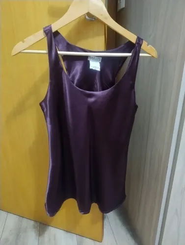 Blusa de cetim, super linda . Sem uso