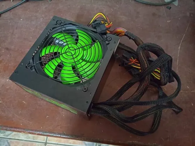 Fonte de 500W para Computador