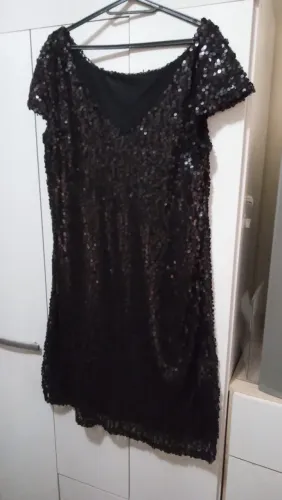 VESTIDO PRETO DE PAETÊ
