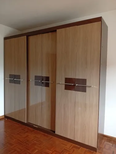 Vende-se Guarda-roupas