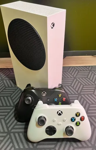Xbox Series S 512GB + 2 Controles + SSD Seagate 2TB