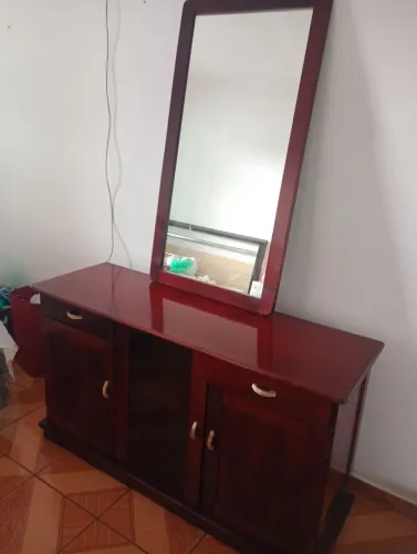 Vende-se Aparador Com Espelho 