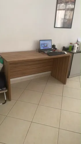 Mesa para escritório ou para quarto tamanho 1,5 dimensao 0,60 altura 0,80
