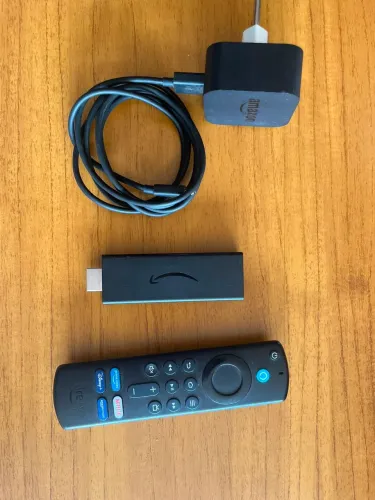 Amazon Fire TV Stick (Full HD) c/ Controle de TV