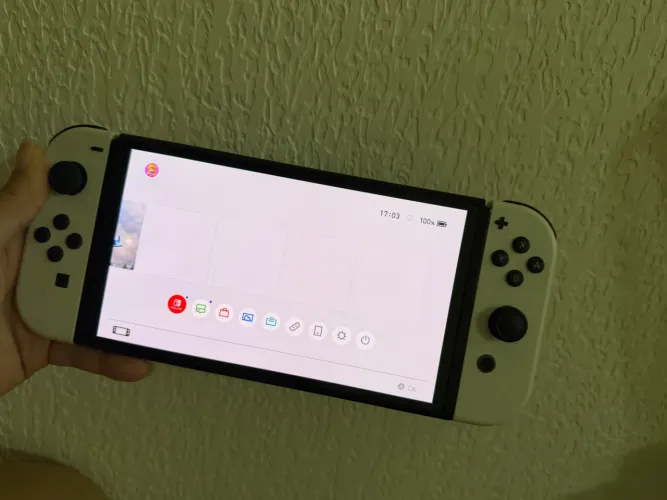 Nintendo Switch OLED 64GB 2 Controles Joy-Con Branco