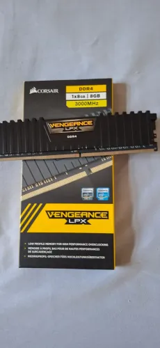 Memória RAM Corsair 3000mhz 8GB R$299,00