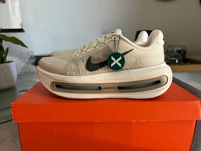 Nike Vomero Premium Pale Ivory Jade Horizon