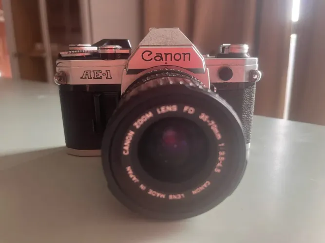 Câmera Analógica Canon AE-1 + Lente Canon FD 35 - 70 mm.
