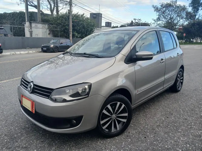Volkswagen Fox 1.0 MI Total Flex 8V 5P 2013