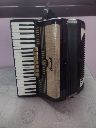 Acordeon 120 baixos