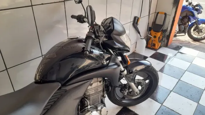 Honda CB300R revisada com garantia