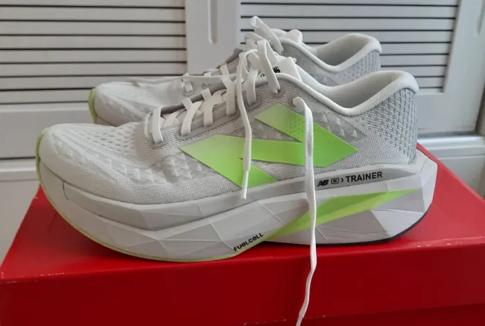 Tênis New Balance Supercomp Trainer v3 tamanho 41